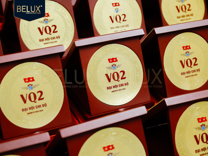 Lô hộp gỗ mặt đĩa Đại Hội Chi Bộ VQ2 D14 bằng đồng thiết kế theo yêu cầu&nbsp;